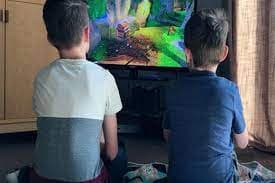 چه خطراتی در بازی های آنلاین برای کودکان وجود دارد؟